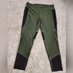 Green Athletic Works Capri Leggings Size XL